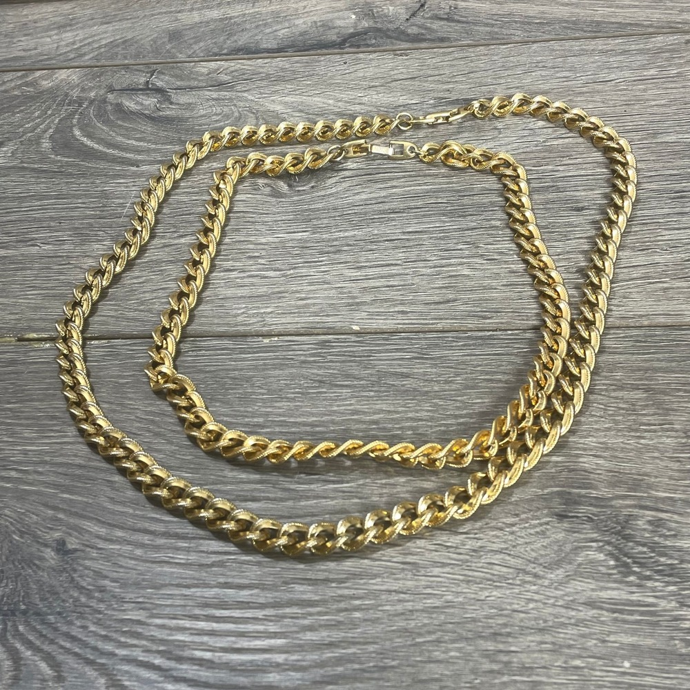 VTG Napier Necklace Womens Gold Tone Textured Heavy Curb Link Chain Statement